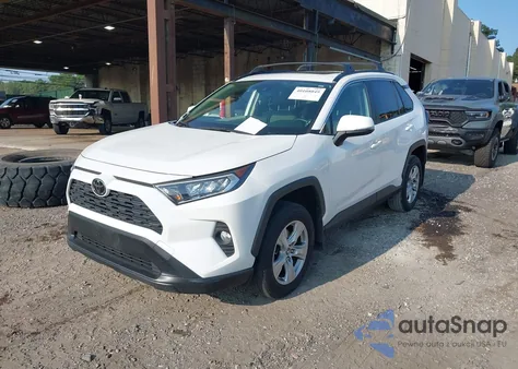 2019 Toyota Rav4 Xle z USA, uszkodzony, nr VIN JTMP1RFV0KD020442